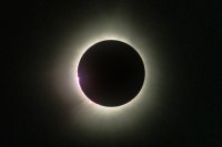 Op 12 augustus wordt de zon pikzwart boven Europa
